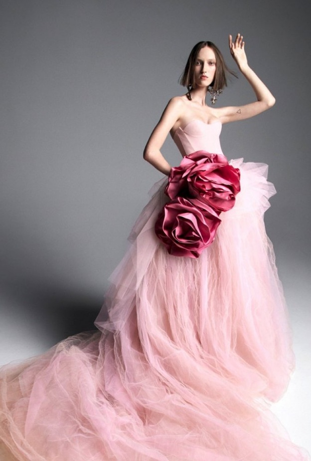  فساتين زفاف باللون الوردي