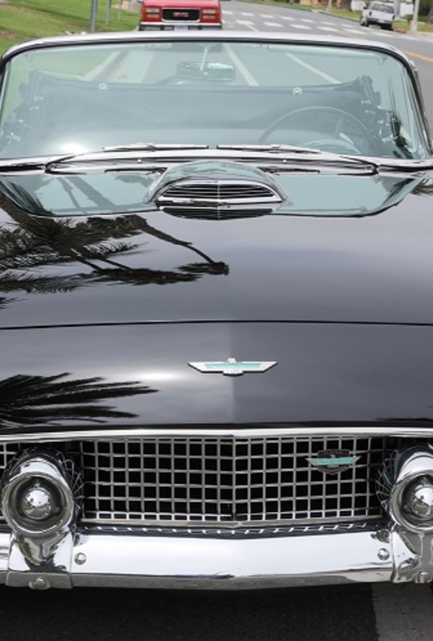 سيارة أسطورة هوليوود "مارلين مونرو" 