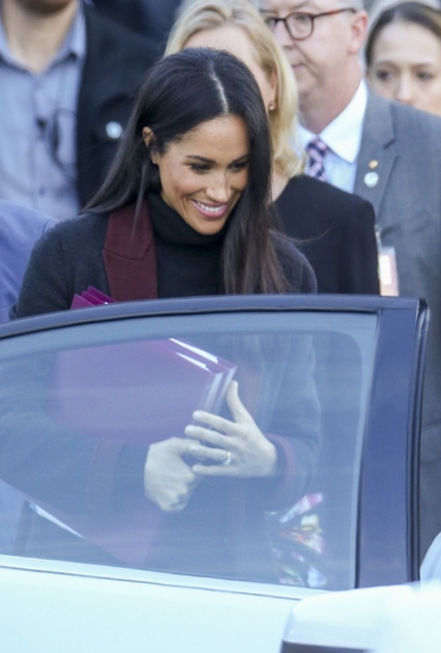  ماركل إختارت إطلالة كاجوال وناعمة طغى عليها اللون الأسود