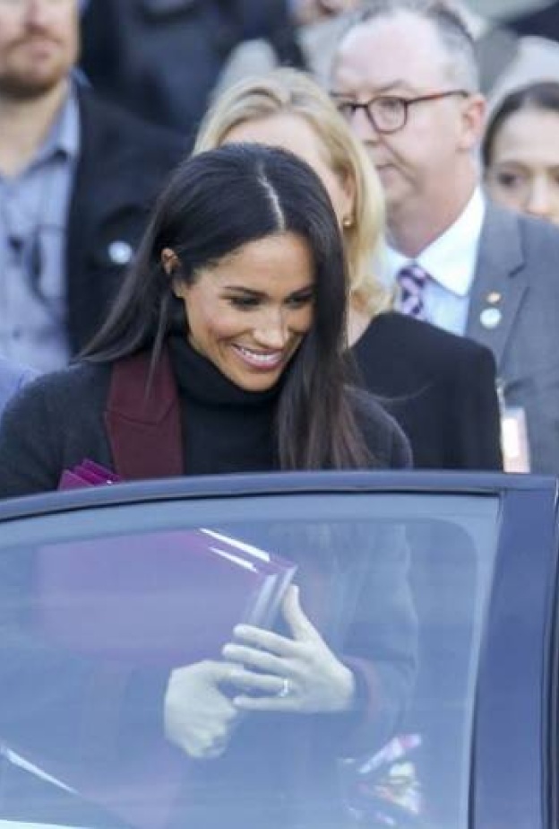 ميغان ماركل تخفي حملها عن الأعين في جولتها الملكية باستراليا مع الأمير هاري