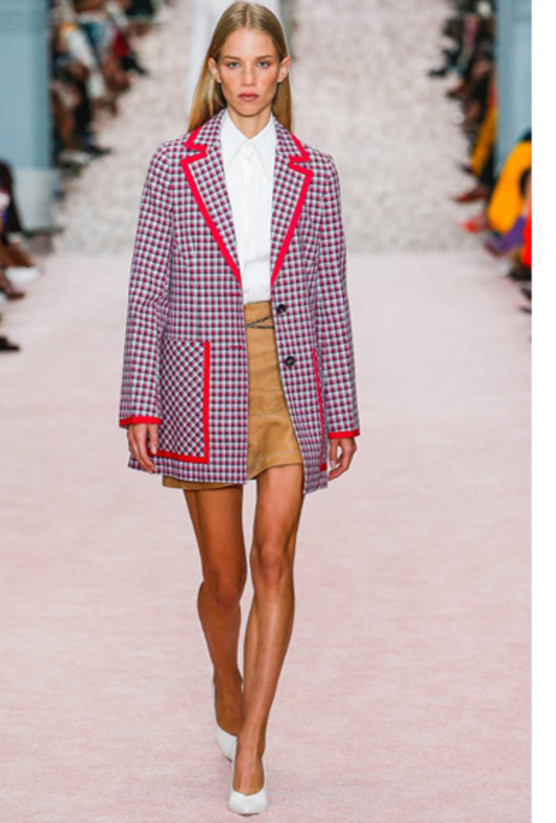  Temperley London اطلالة مستوحاة من السبعينات من.