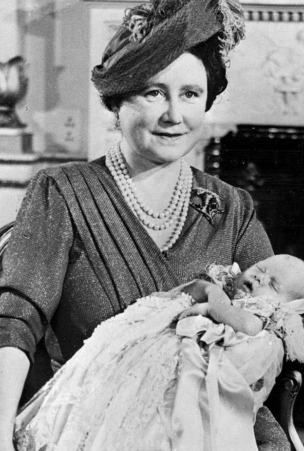 ملكة بريطانيا هي أول من يعلم بنبأ مولد الطفل الملكي