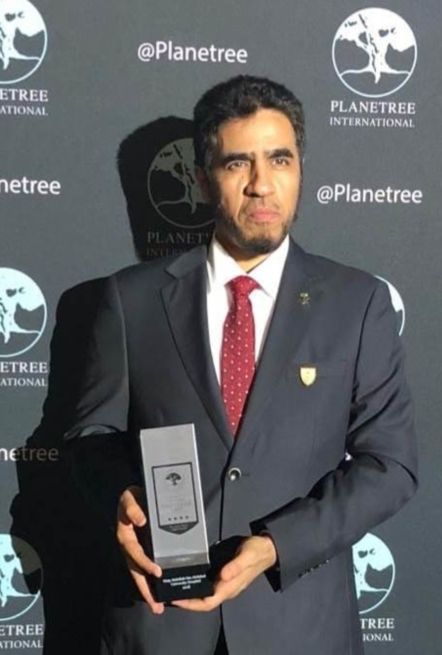 الدكتور أحمد أبو عباة أول سعودي يحصل على الجائزة العالمية