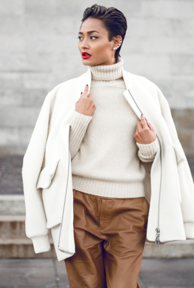 بلايز ياقة عالية بألوان حيوية لاطلالات هذا الموسم