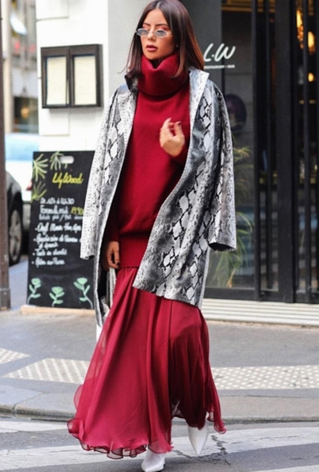 العنود بدر تألقت ببنطلون واسع ومنسّق مع التوب الصفراء التي تصل الى حدود الخصر