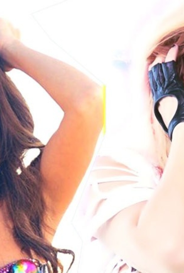 سيلينا جوميز و بريتني سبيرز