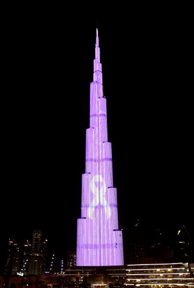 برج خليفة باللون الودري في أكتوبر 2018 للتوعية بسرطان الثدي 