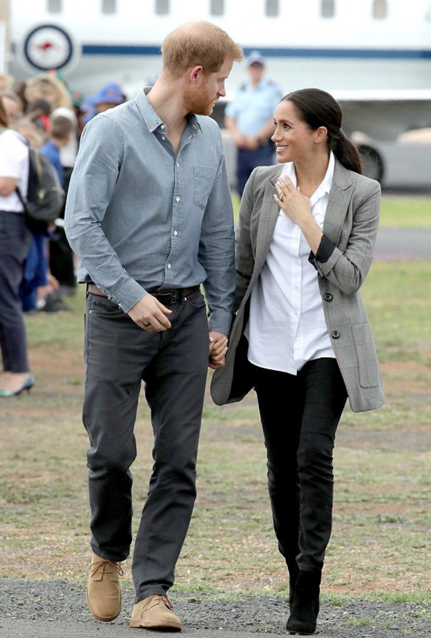 ميغان ماركل Meghan Markle لدى وصولها الى دوبو