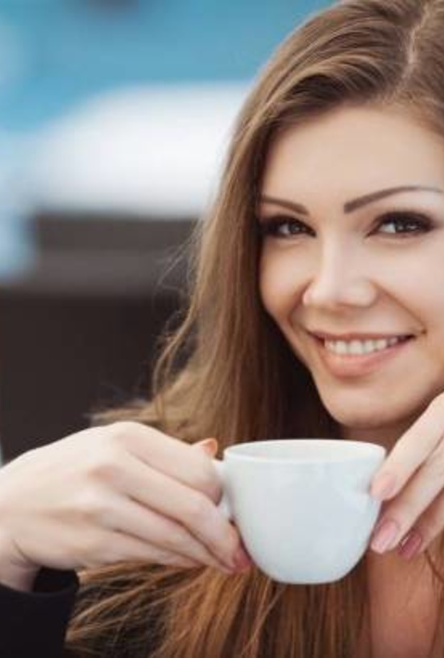 شرب القهوة في الصباح الباكر يضر الجسم