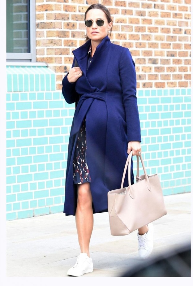بيبا ميدلتون Pippa Middleton بفستان ساحر يظهر حملها