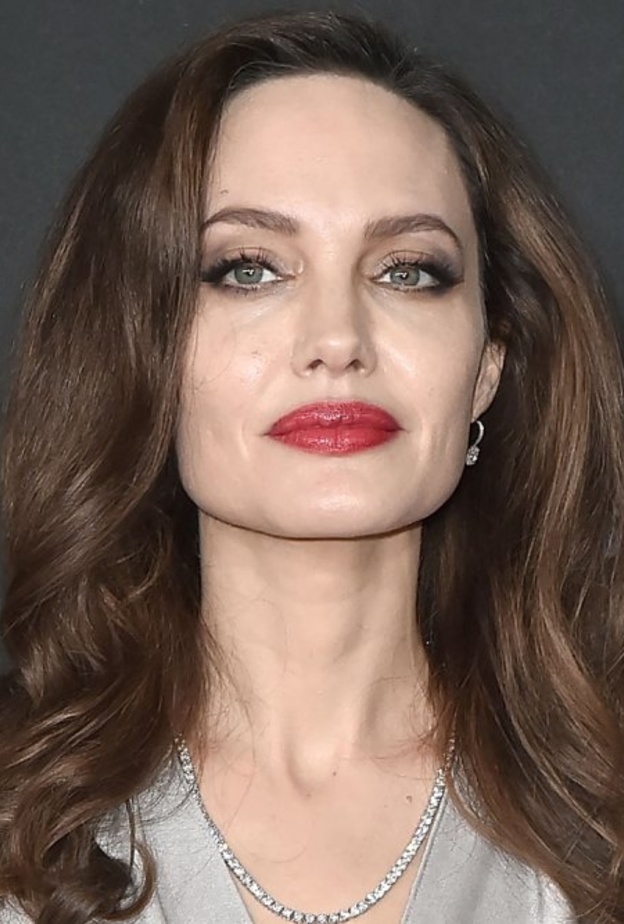 عائلة وأصدقاء بريتني سبيرز (Britney Spears) يحاولون إقناعها بالدخول مصحة للعلاج النفسي