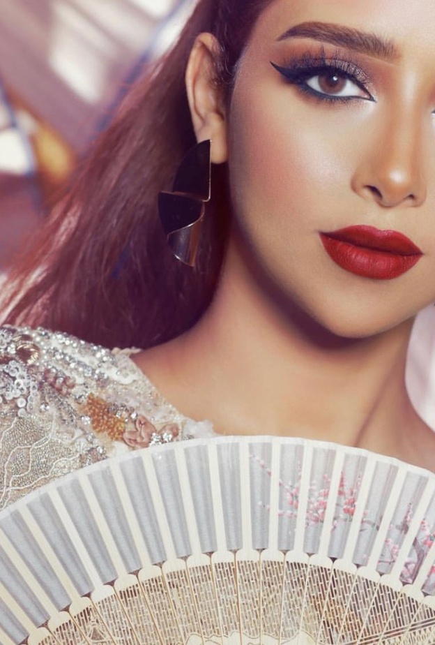 مكياج كلاسيكي جذاب للغاية