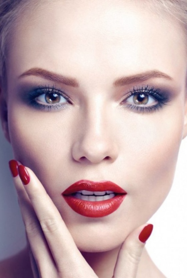 ضع اللون الداكن على الأطراف الحادة من الوجه