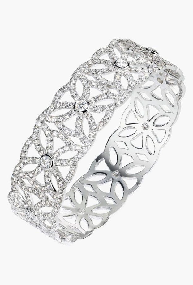 سوار من بلغاري مستوحى من تصميم الثمانينات