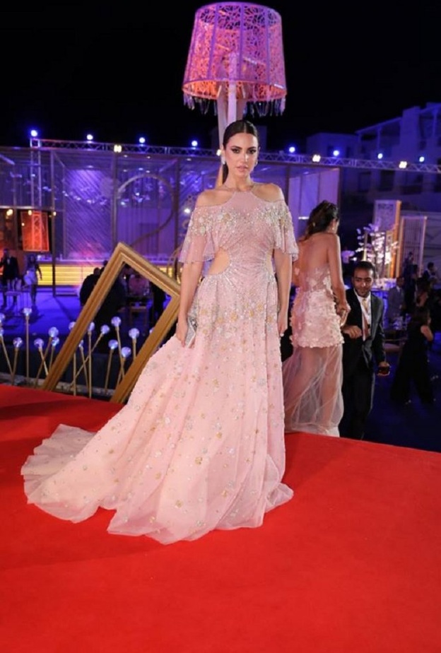  فستان من طوني ورد