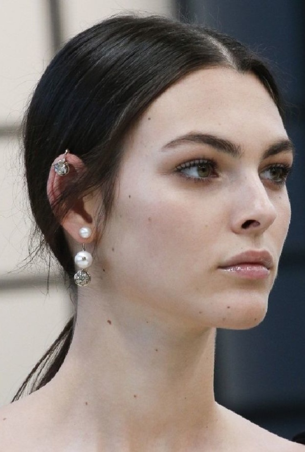 _الأقراط المتناقضة من الكسندر ماكوين