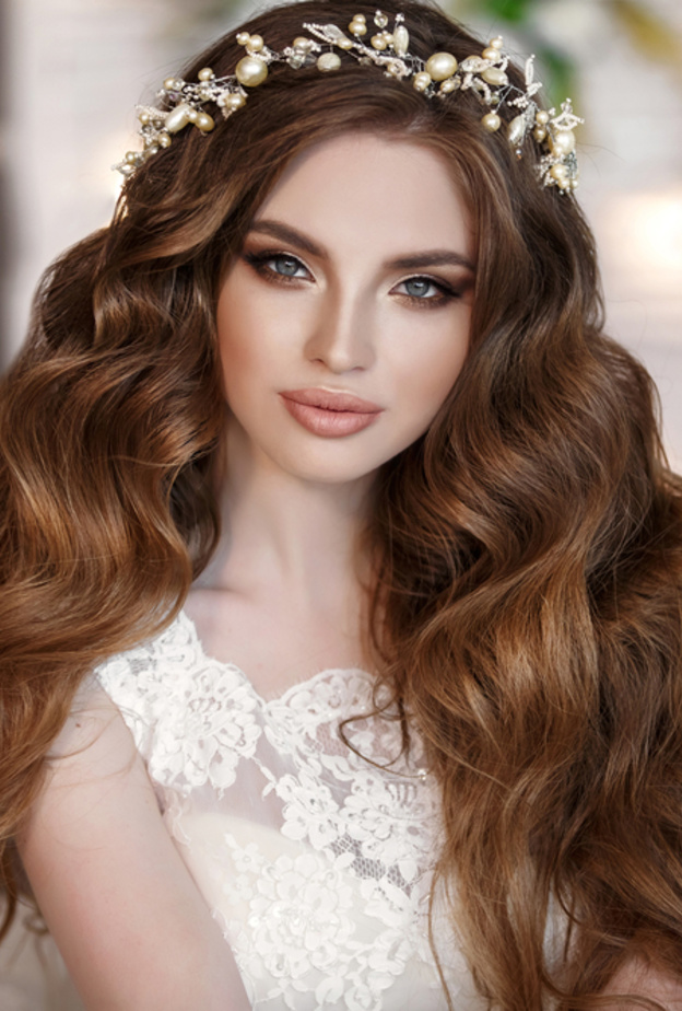 تميزي بتسريحتك المجعدة في يوم زفافك