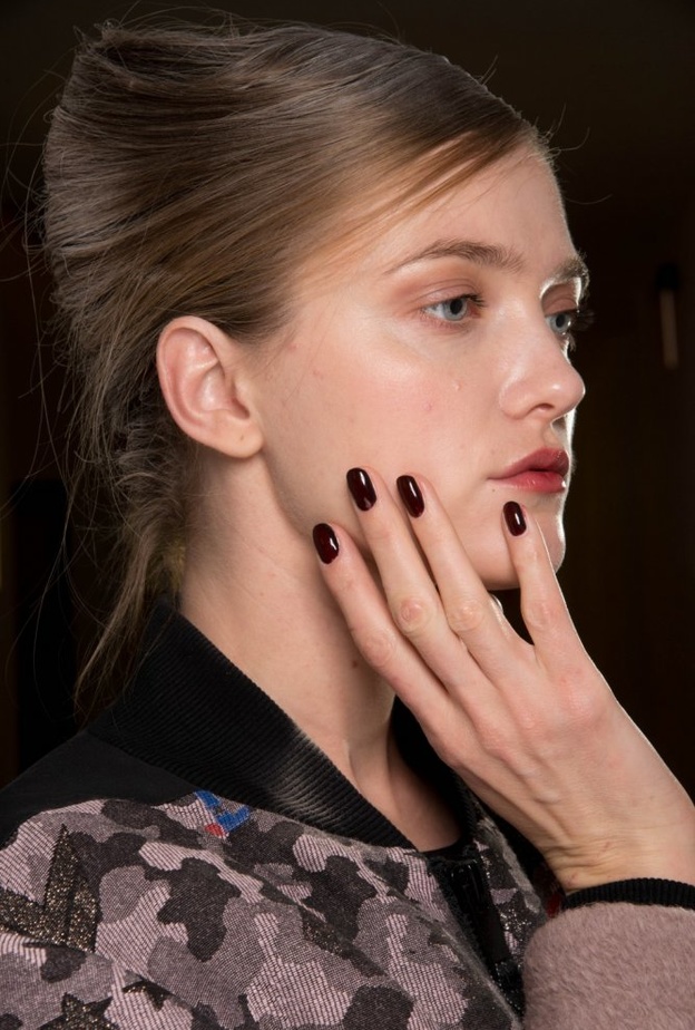 ألوان أظافر مبعثرة من دار Christian Cowan