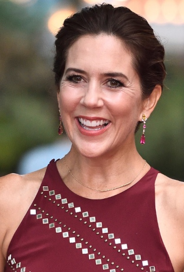 ميغان ماركل بأقراط Zofia Day Co