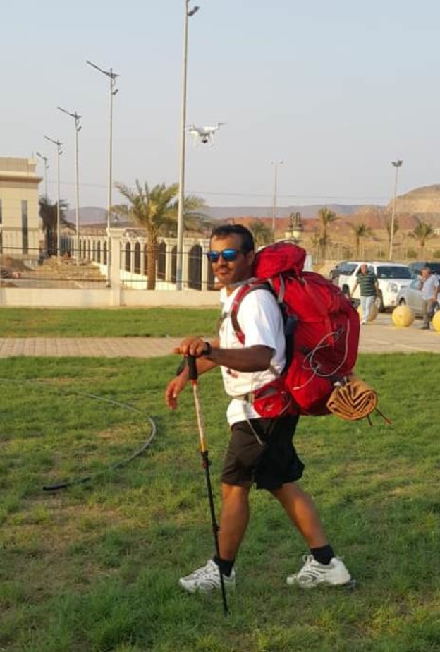 الرحالة ياسر الحميد ومحاربة سرطان الثدي سيرا على الأقدام