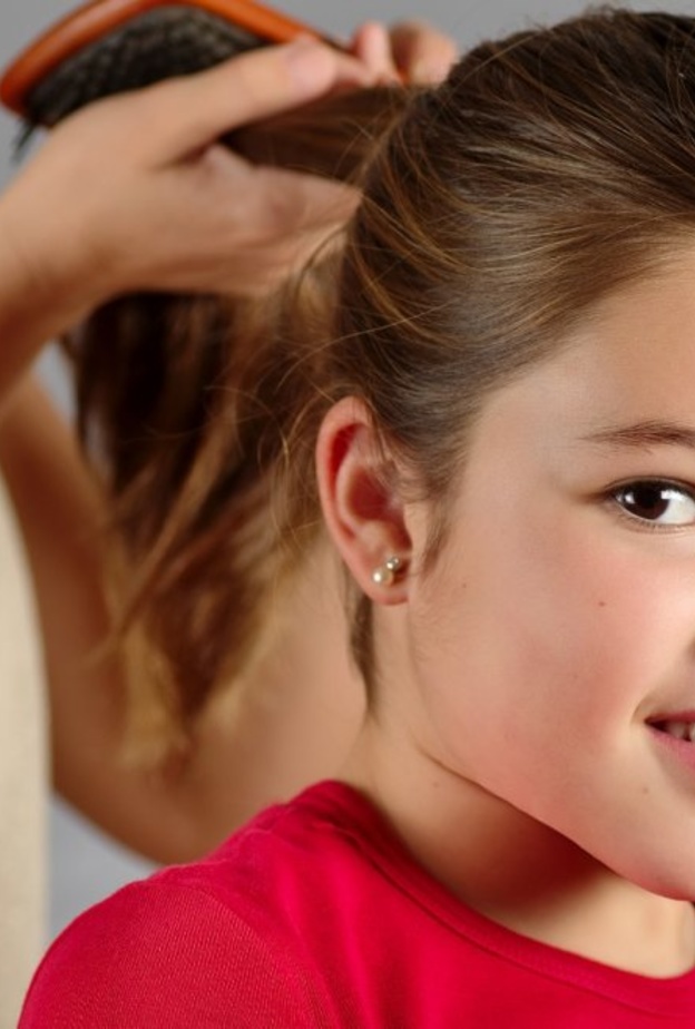  طرق فعالة للتخلص من القمل في شعر الأطفال