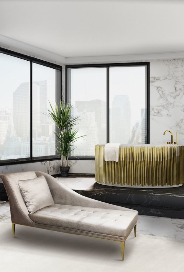 حمام فخم بمساحة كبيرة وواجهات زجاجية