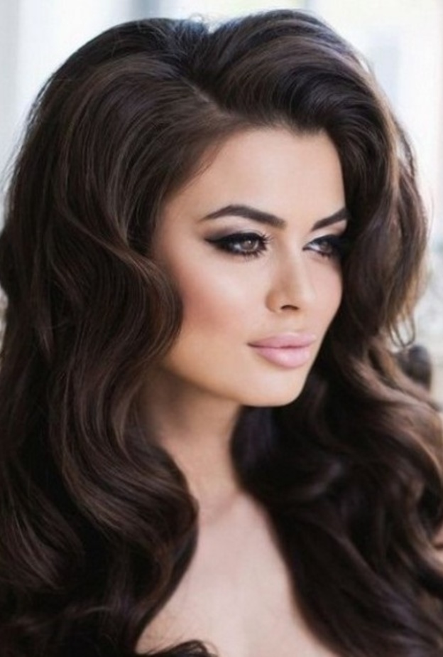 تسريحات عرايس للشعر الداكن