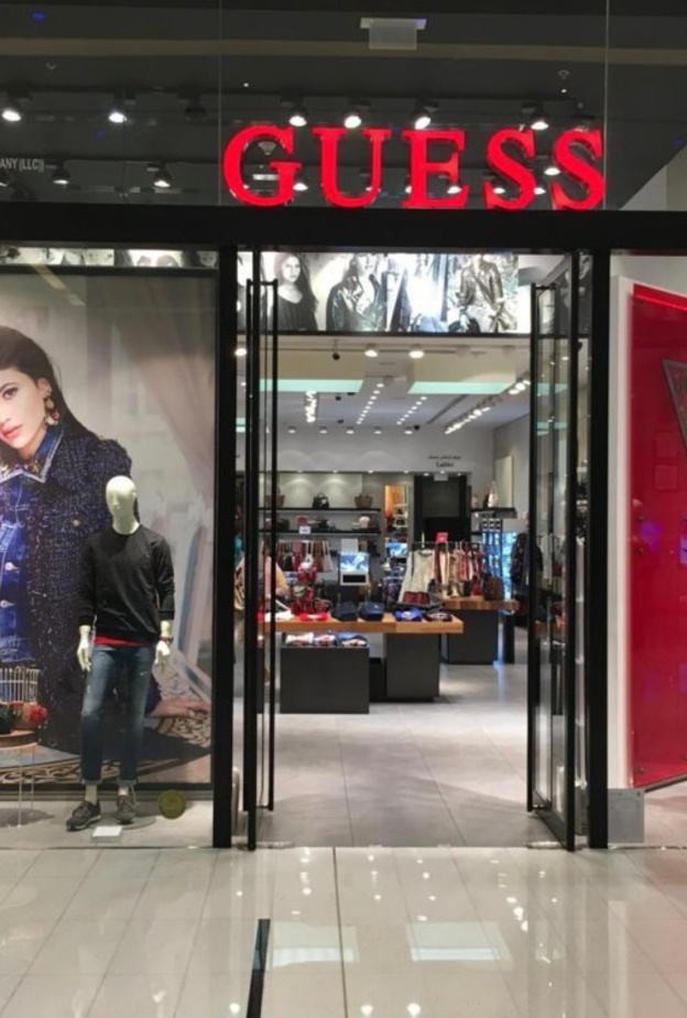 عبلة صوفي على إعلانات Guess