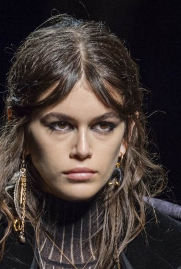 تسريحات شعر مع الغرة الامامية من Coach