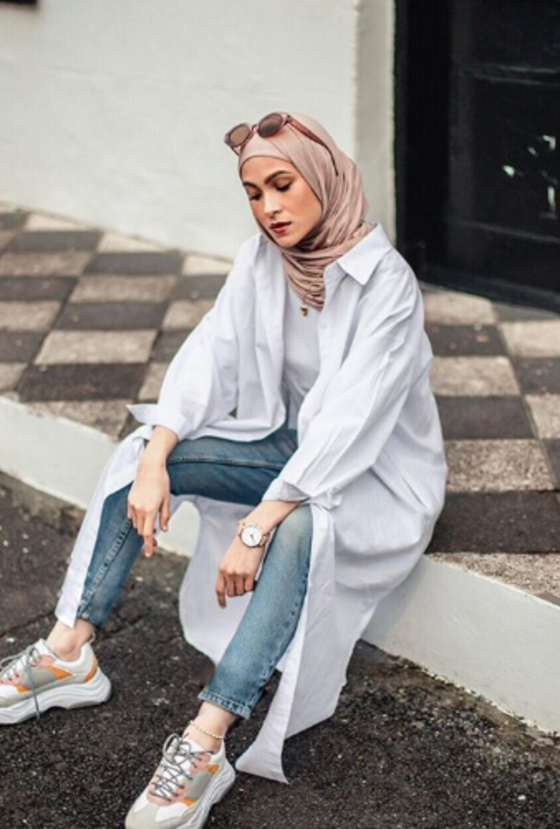 للمحجبات: نبيلة كريم بلفّات حجاب عصرية فما هي الطّريقة التي تليق بإطلالاتك؟