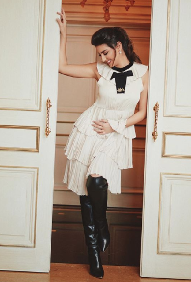 لوك شبابي عصري اعتمدته فيه دانييلا رحمة الجزمة العالية