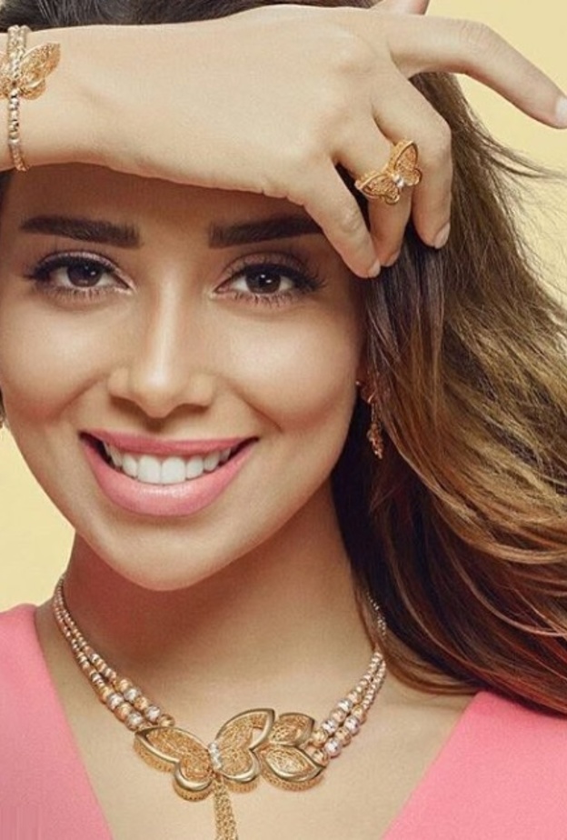 بلقيس بمجوهرات ماسية رائعة