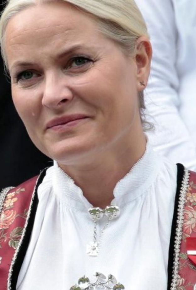 الأميرة ميت ماريت بعد تشخيص إصابتها بتليف رئوي