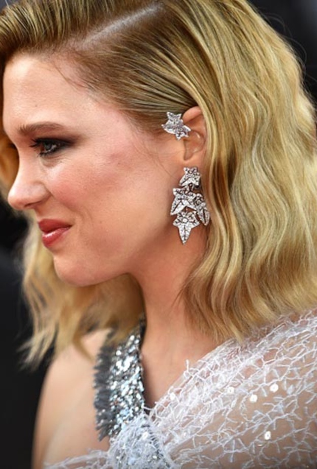 أقراط راقية في اطلالات النجمات.