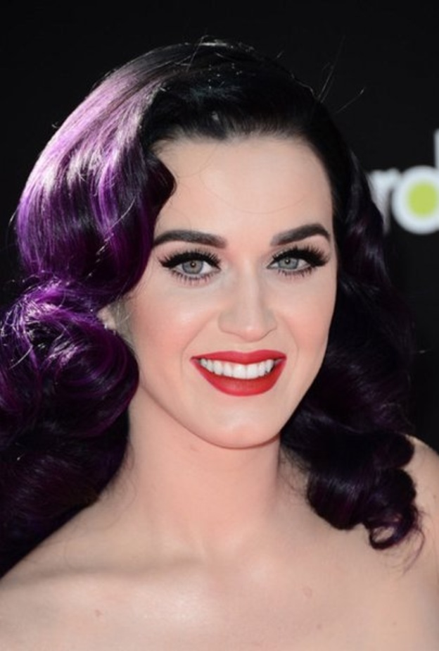 كاتي بيري تحتفل اليوم بعيد ميلادها الـ 34