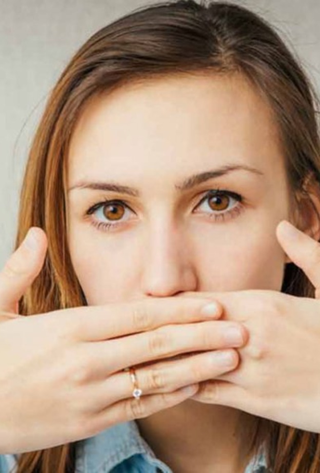 أمراض الفم واللثة تسبب مرارة الفم