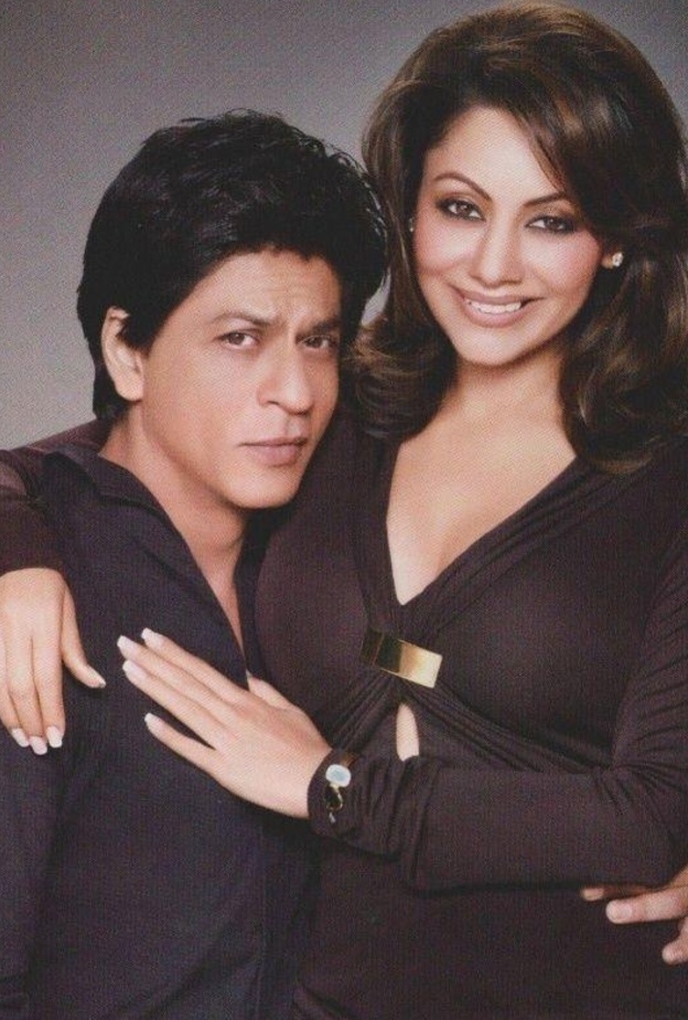 احتفل شاروخان وزوجته غوري خان بالذكرى السنوية 27 لزواجهما