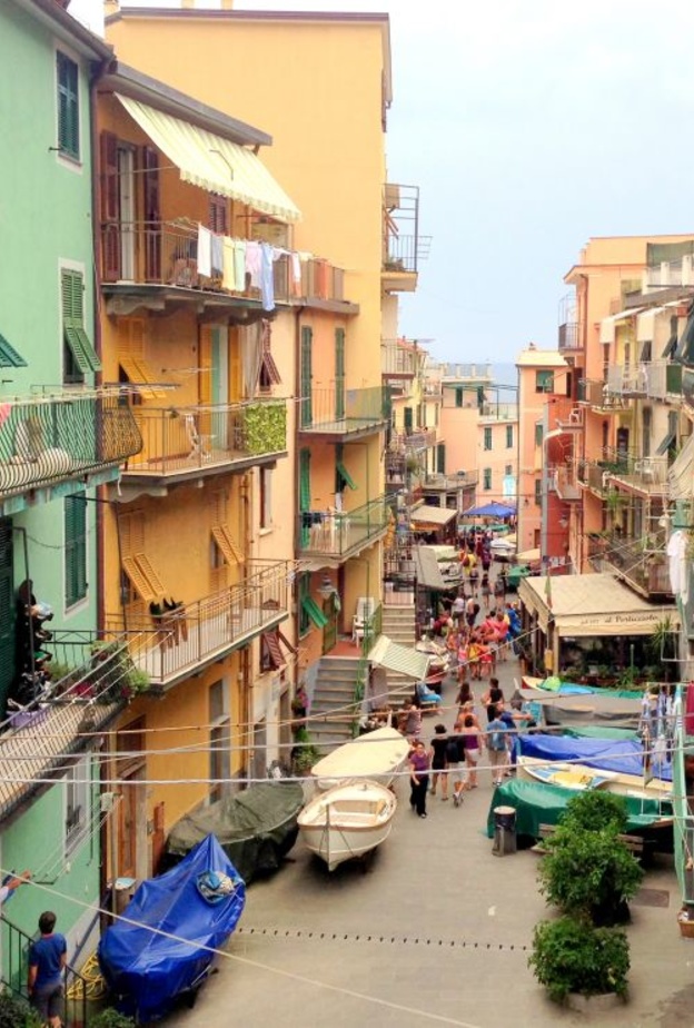 فعاليات ممتعة في الساحة الرئيسية