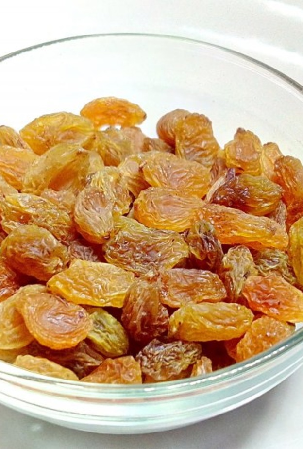  يساهم تناول الزبيب الاصفر بكميات معتدلة بانقاص الوزن الزائد