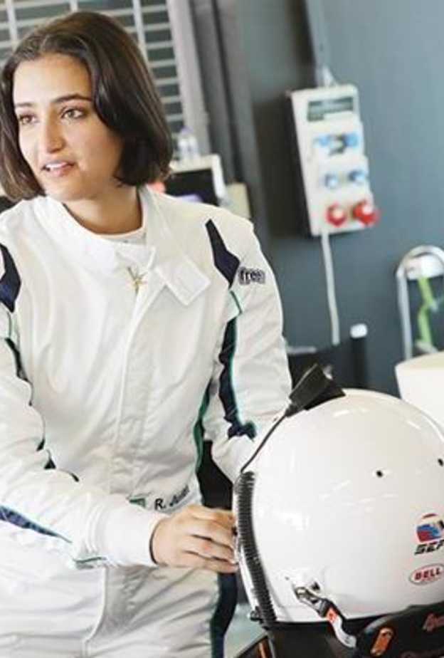 السائقة ريما الجفالي تحصل على مراكز متقدمة في سباق سيارات أبوظبي