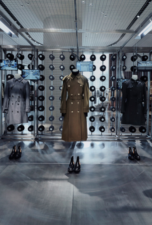  استوديو موقت لـ Burberryاحتفالاً بمجموعة Heritage Trench Coat