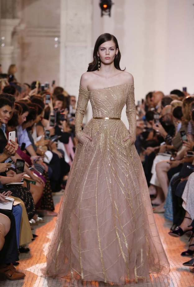  فساتين خطوبة لبنانية طويلة للعروس القصيرة موضة خريف وشتاء من مجموعة ايلي صعب 2019