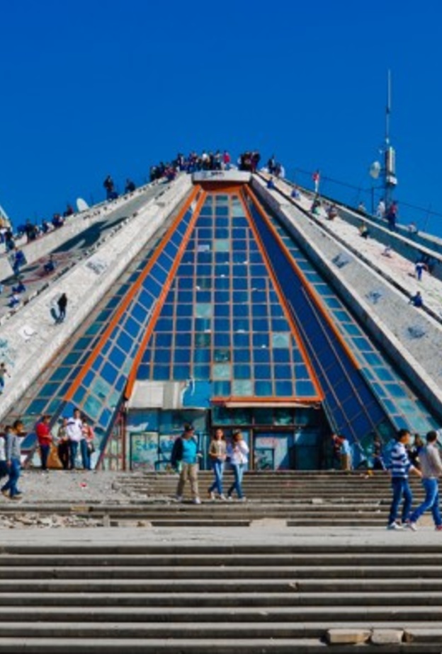 العاصمة الالبانية تيرانا