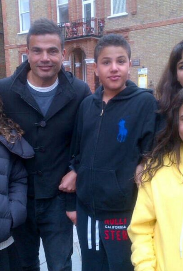 عمرو دياب وابناءه