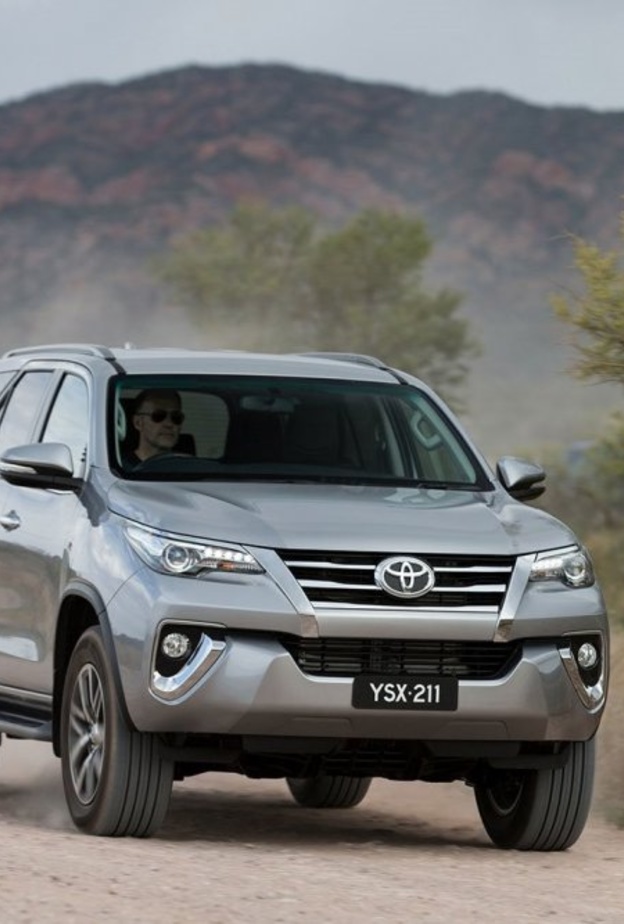 أهم مواصفات ومميزات السيارة تويوتا فورتشنر 2019