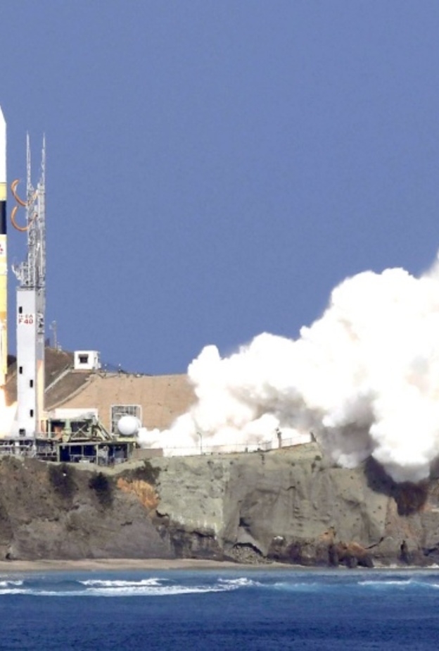 وسائل الإعلام اليابانية أشات بإنطلاقة خليفة سات