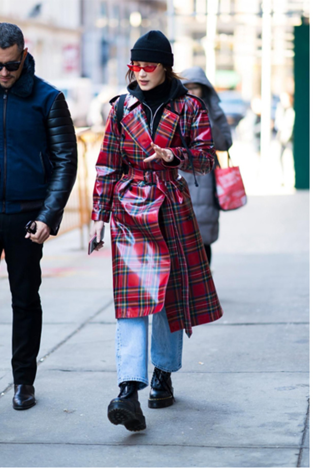 أشكال معاطف رمادية ومستقيمة من Selena Gomez