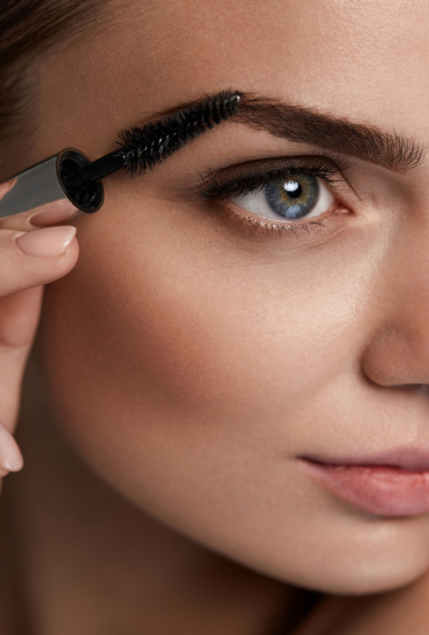 أهمية تثبيت الحواجب بمسكارا الحواجب