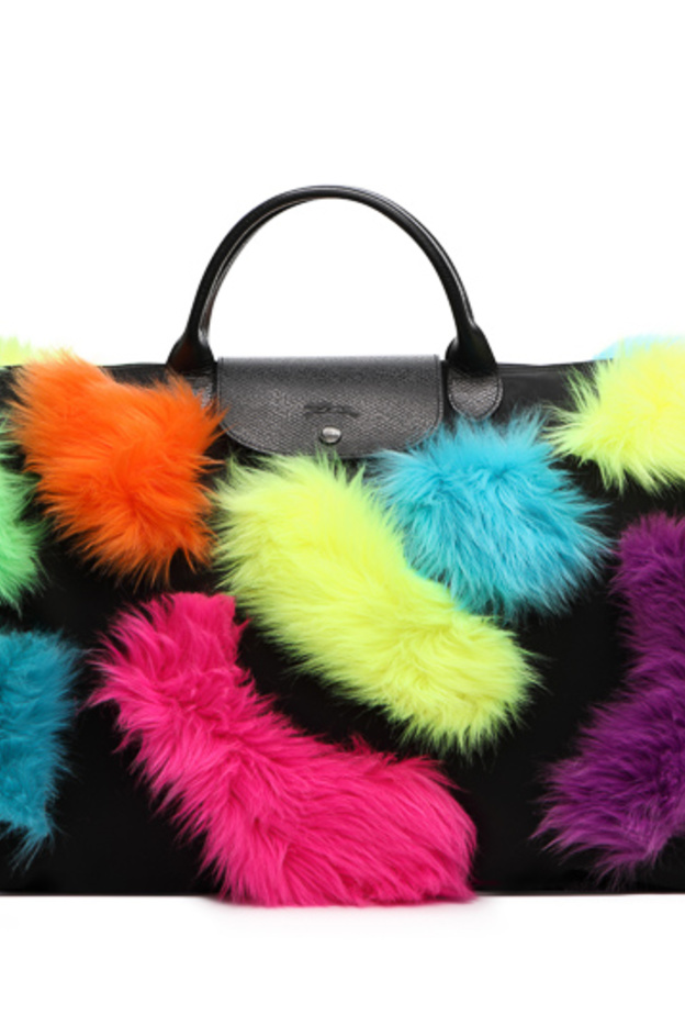 عمل جيريمي سكوت بكل سرور على تحديث حقيبة Neon من تعاونه في شتاء 2018 مع لونشان Longchamp