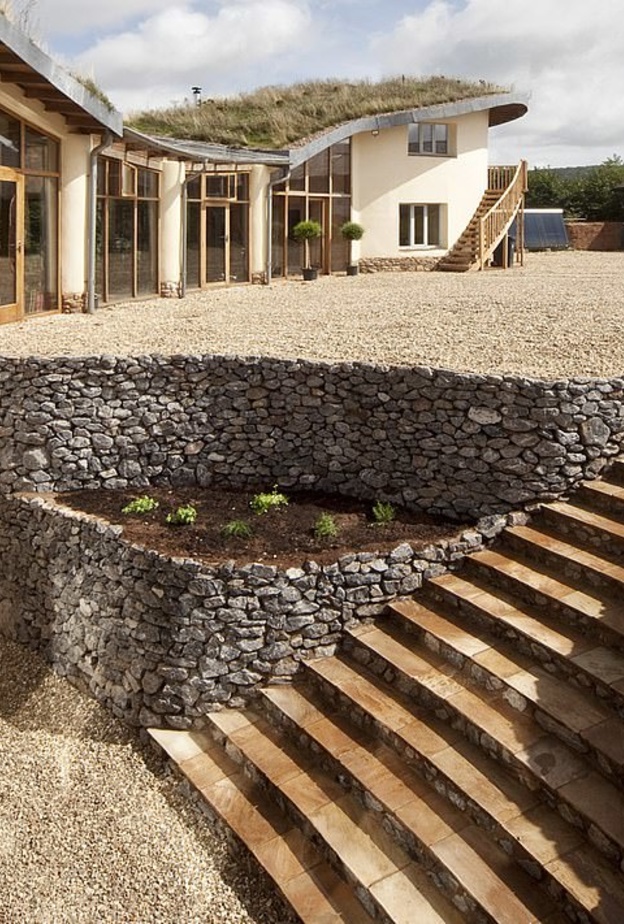 كيفين مكلود يتفقد المنزل بعد 5 سنوات من زيارته الأولى